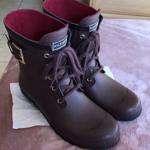 tommy hilfiger burgundy boots